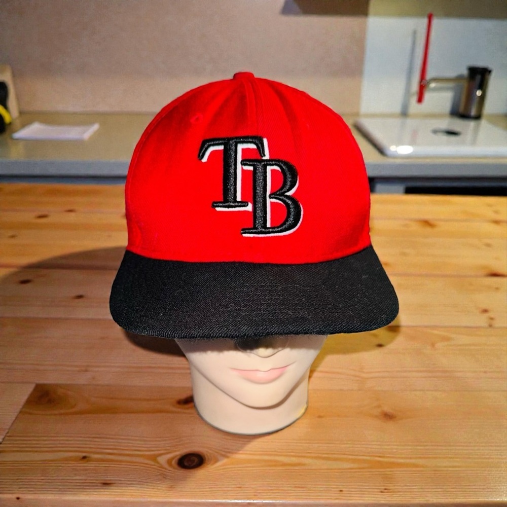 Vintage Tampa Bay Rays Buccaneers Fitted Hat 7 1/4 Embroidered Logo New Era